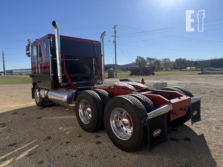 1985-peterbilt-362-image-4