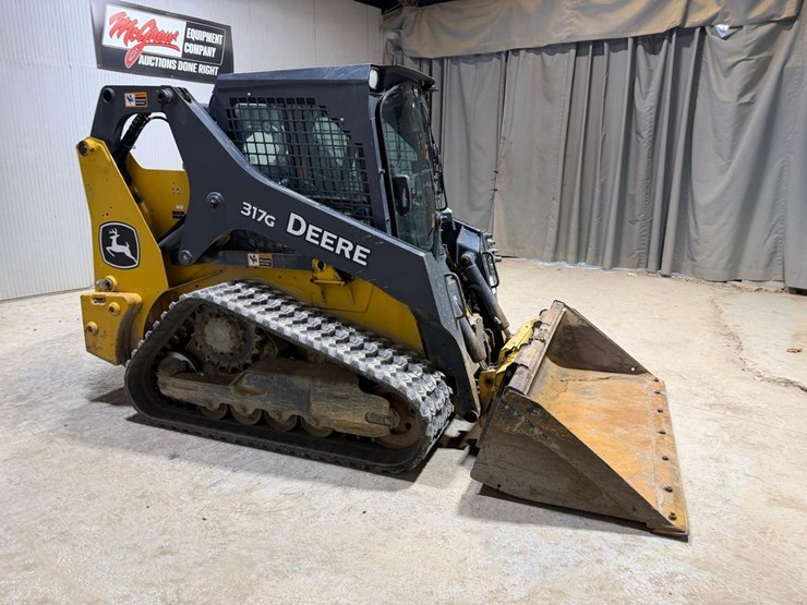 2021-deere-317g-image-6