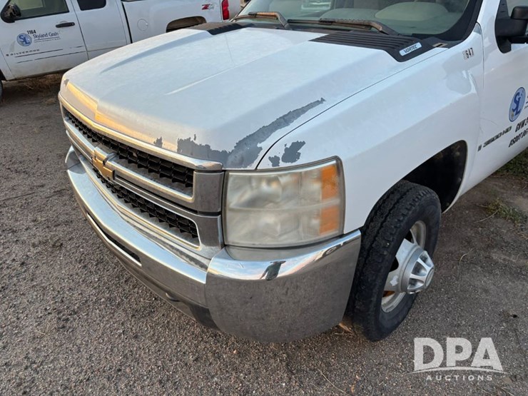 2009-chevrolet-3500hd-image-16