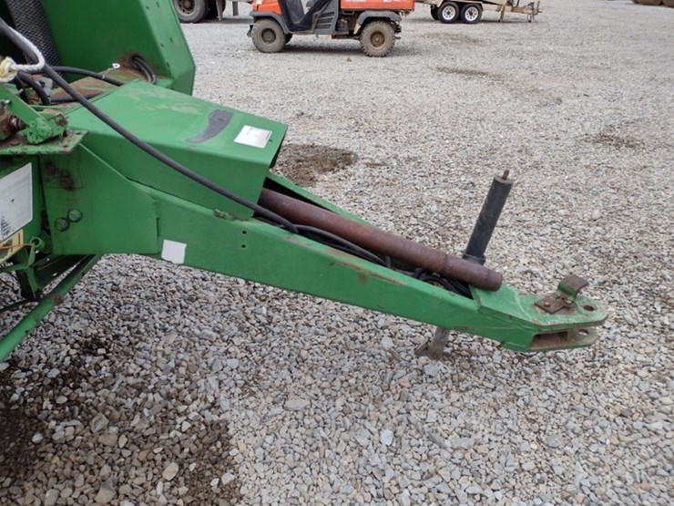 john-deere-335-image-8