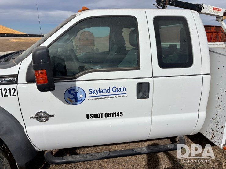 2011-ford-f550-image-23