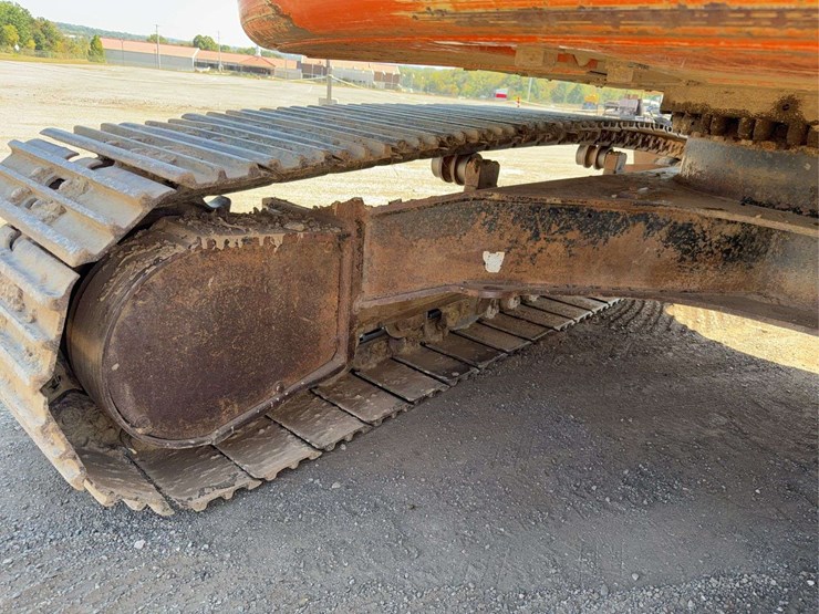 hitachi-225-excavator-image-27