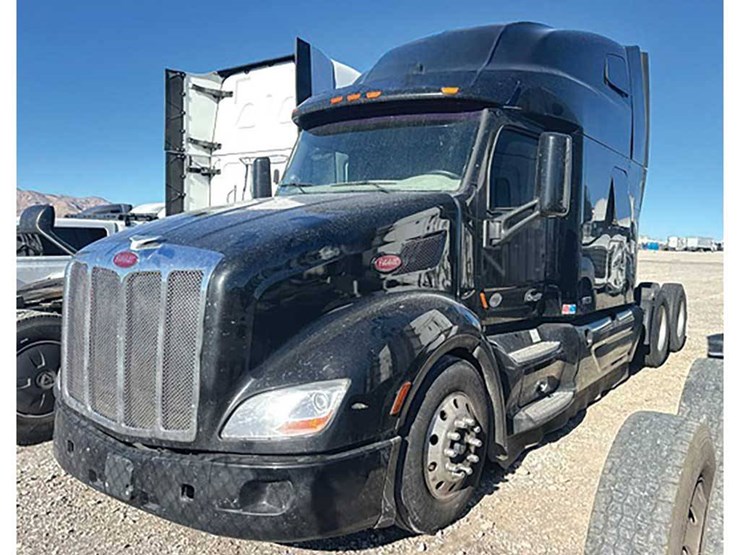 2019-peterbilt-579-image-1