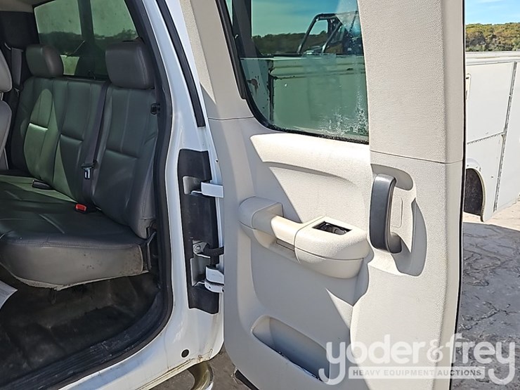 chevrolet-silverado-2500-image-23