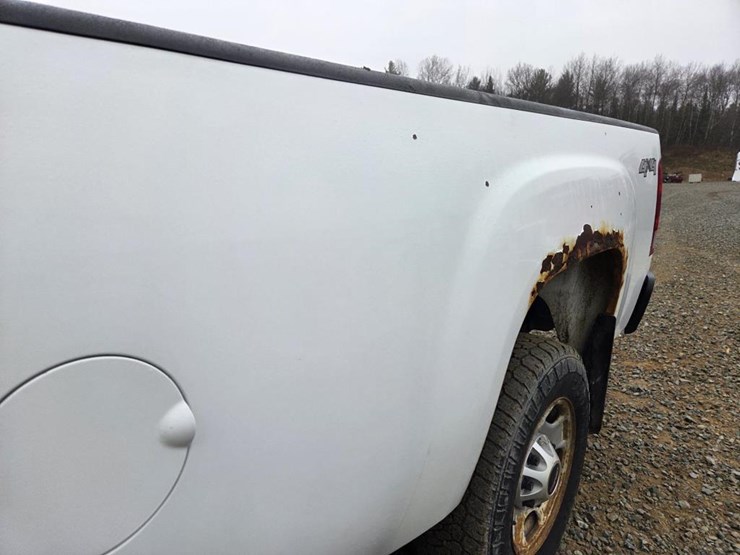 2011-gmc-2500-image-22