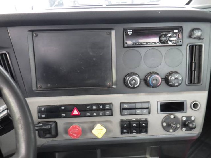 freightliner-cascadia-126-image-19