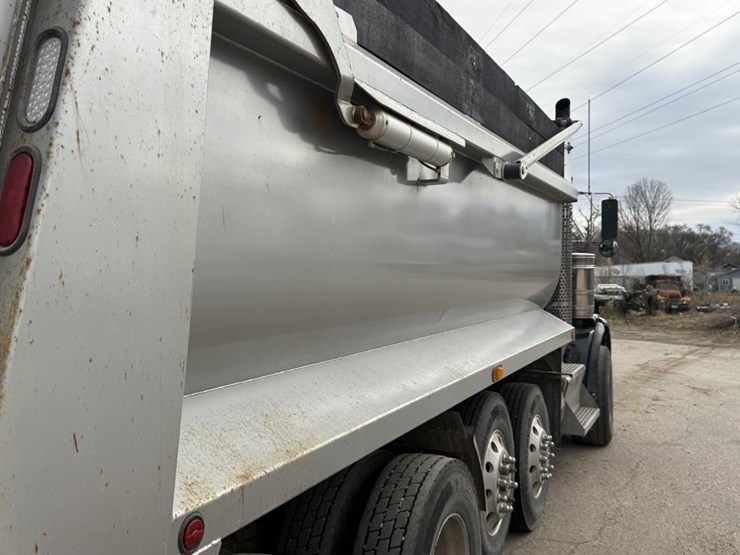 2014-kenworth-t800-image-17