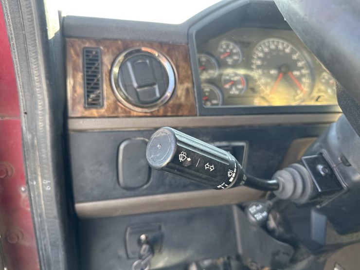 2017-international-hx615-image-53