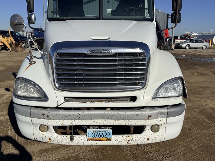 2007-freightliner-columbia-120-image-19