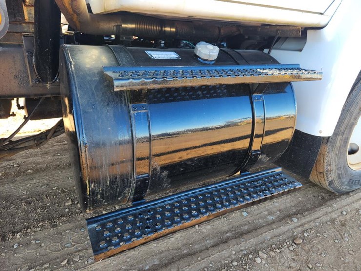 international-8100-image-24