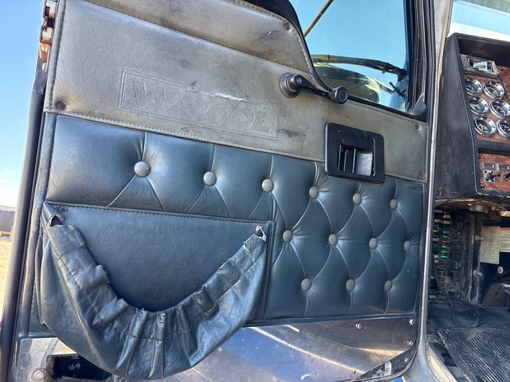 kenworth-w900-image-30