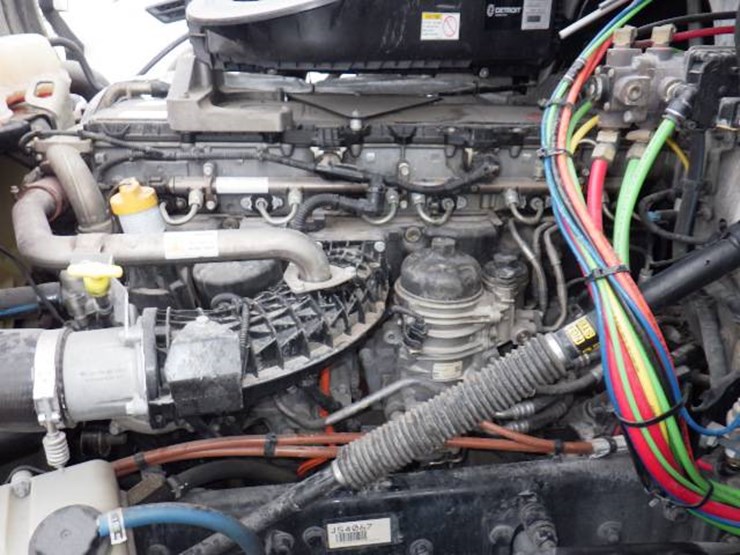 2018-freightliner-cascadia-126-image-24