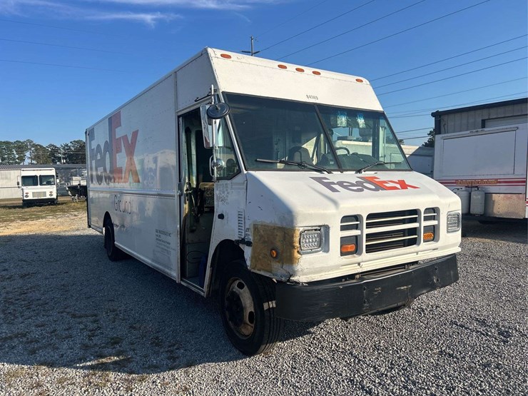 2006-freightliner-mt55-image-5