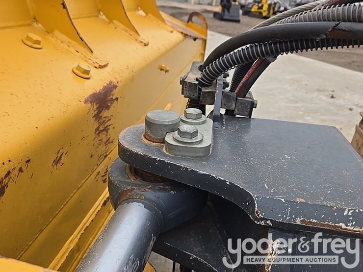 2019-deere-850l-lgp-image-41