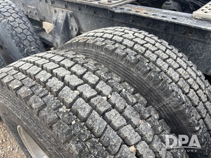 peterbilt-385-image-61