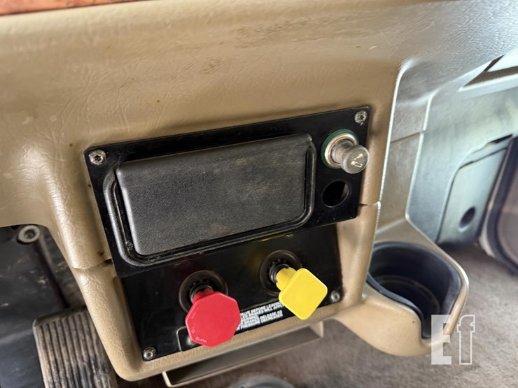 2004-peterbilt-379-image-67