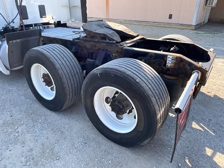 2014-peterbilt-579-image-14