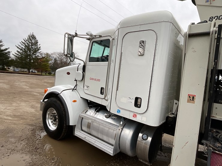 2015-peterbilt-365-image-31
