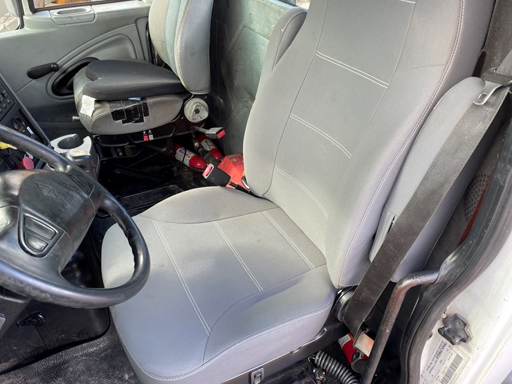 international-8600-image-32