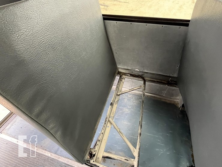 2014-thomas-saf-t-liner-c2-image-26