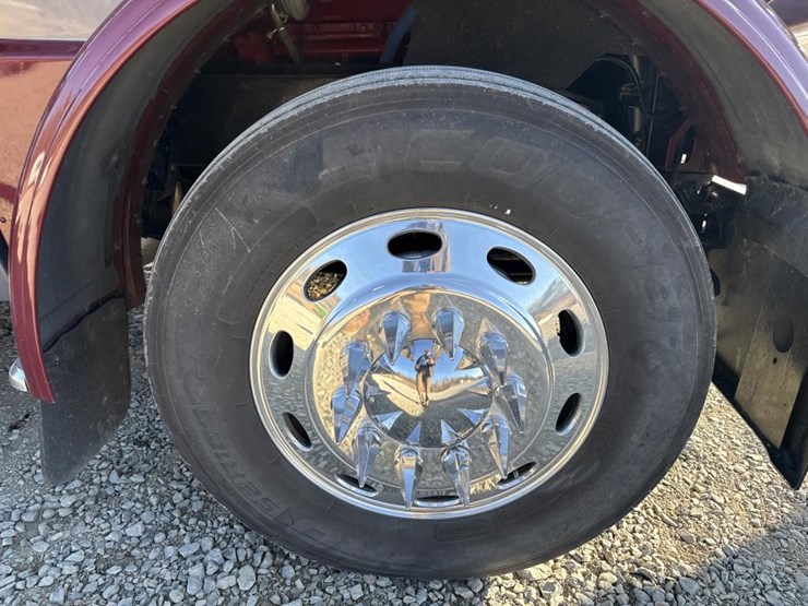 2012-peterbilt-389-image-101