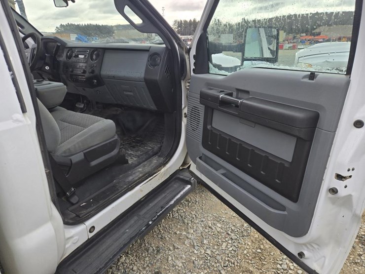 2011-ford-f350-image-33