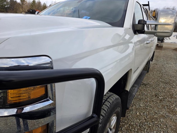 2015-chevrolet-silverado-2500hd-image-18