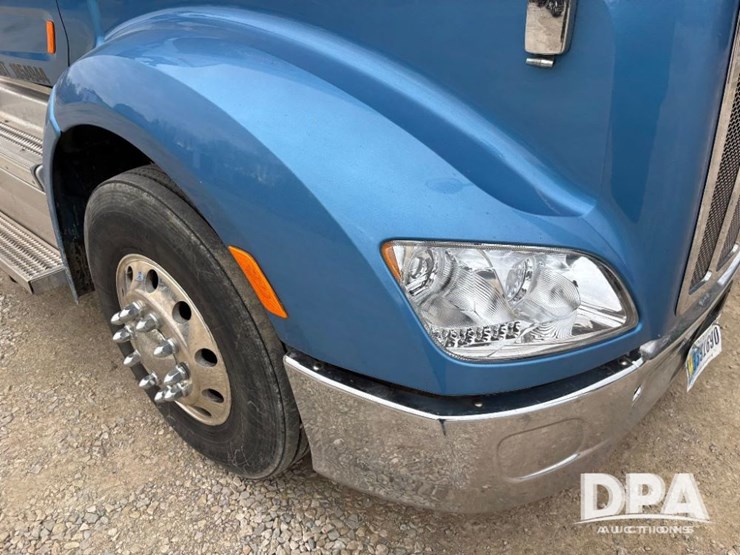 peterbilt-579-image-40