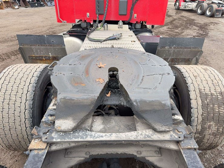 2019-peterbilt-579-image-19