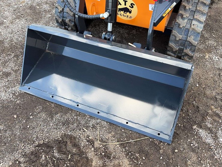 landhero-mini-stand-on-skid-loader-image-15