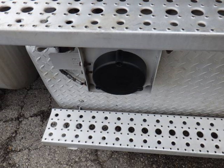 2018-freightliner-cascadia-126-image-4