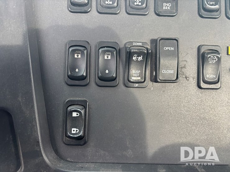 freightliner-114sd-image-64