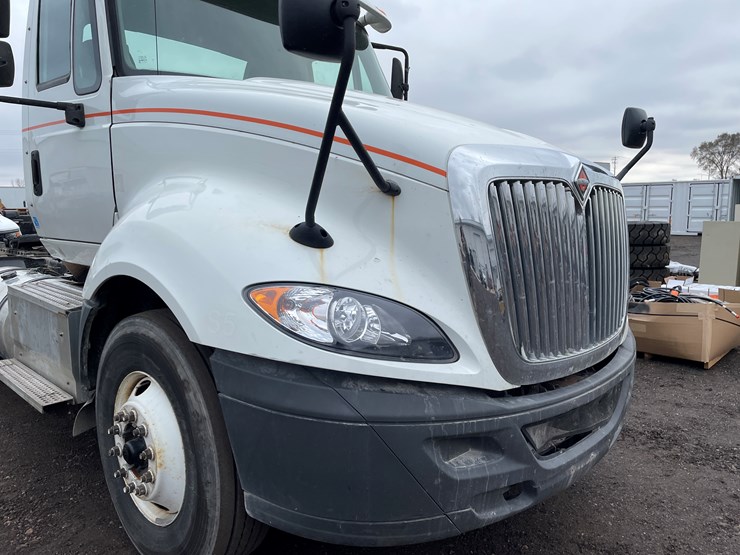 #1054-•-2015-international-tandem-axle-day-cab-semi-tractor-(has-wi-title)-image-12