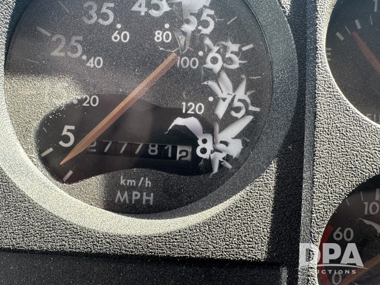 freightliner-fl80-image-12