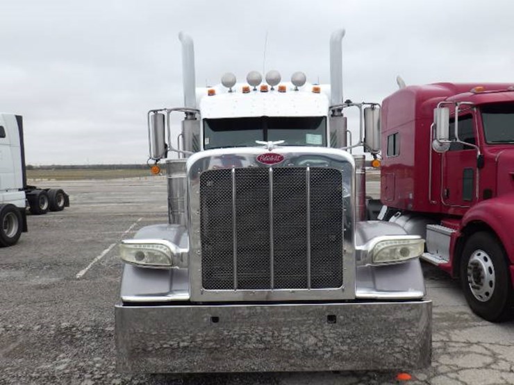 peterbilt-389-image-3