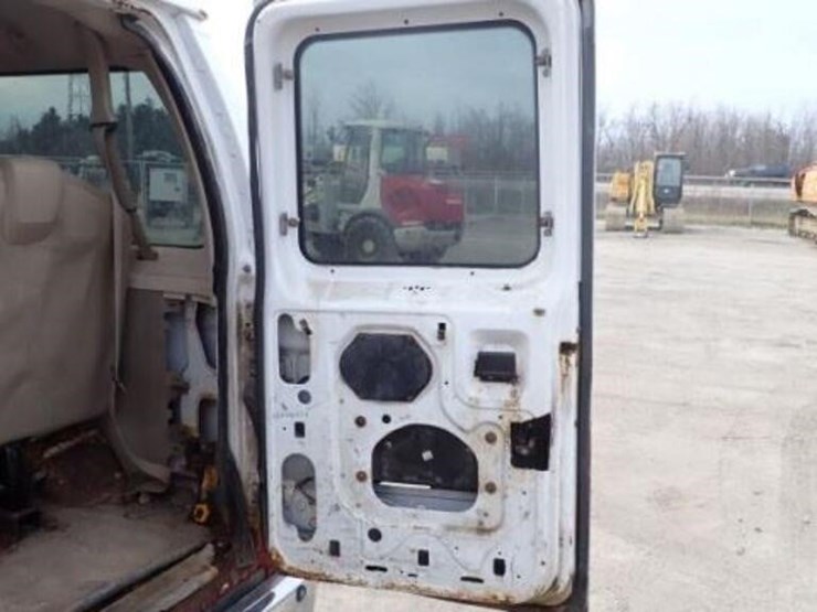 2010-ford-e350-xlt-image-54