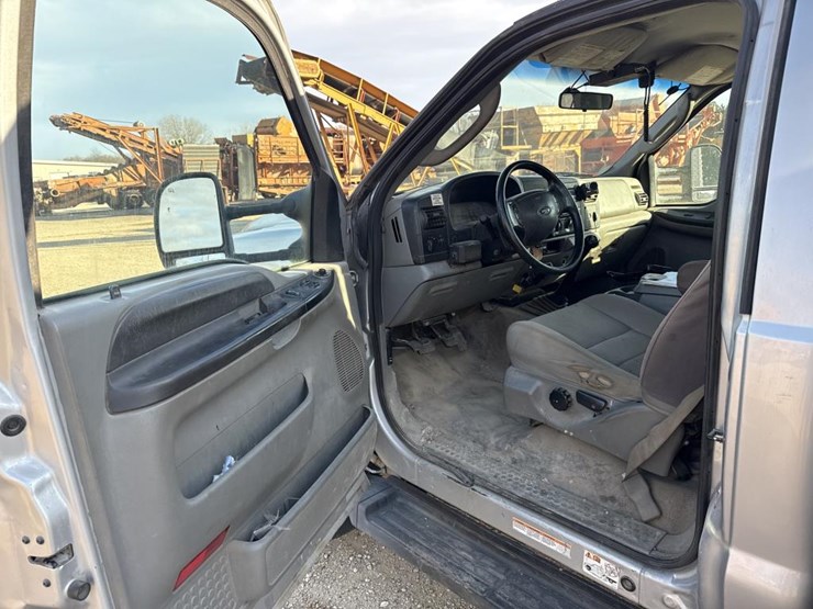 2006-ford-f550-image-66