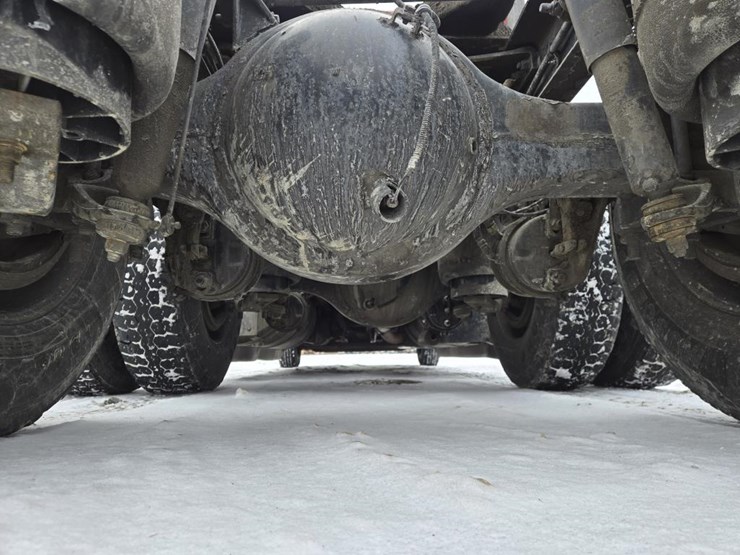 2017-peterbilt-579-image-51