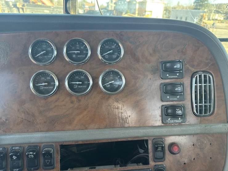 2008-peterbilt-388-image-23