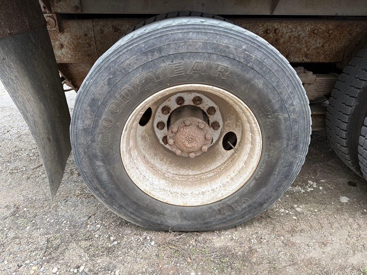 1979-international-f227-image-18