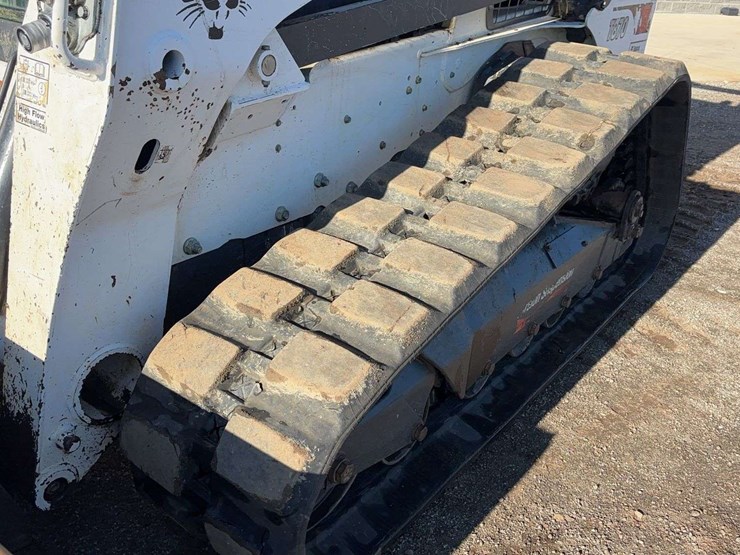 2021-bobcat-t870-image-12