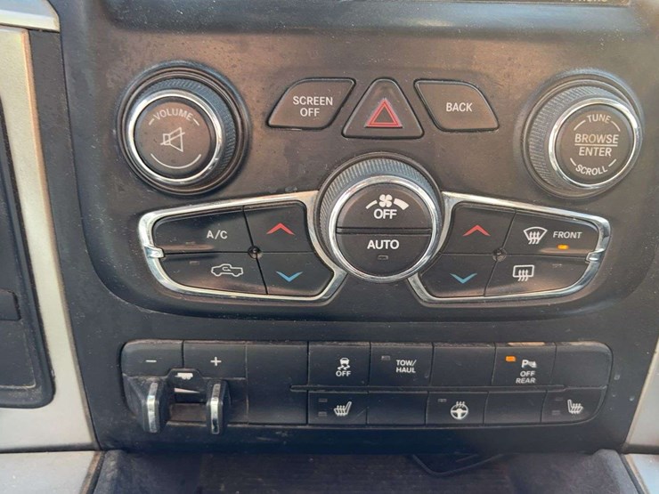 2016-dodge-2500-image-26