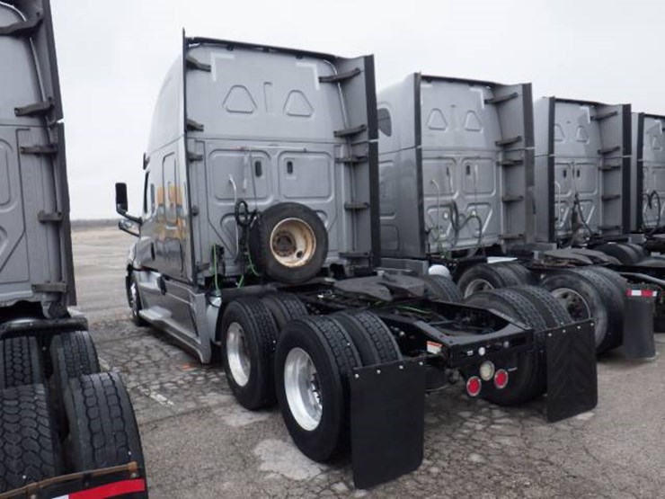 2019-freightliner-cascadia-126-image-15