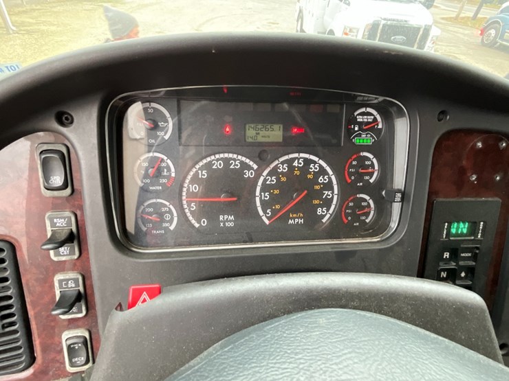 freightliner-m2-106-image-19