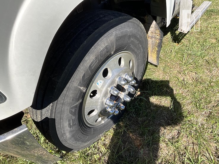 2013-mack-pinnacle-chu613-image-12