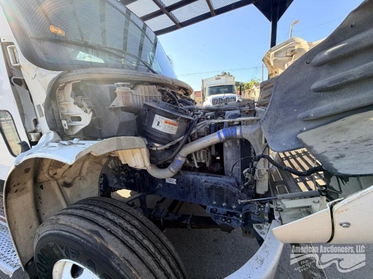 freightliner-m2-106-image-11