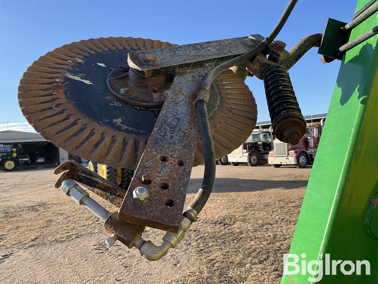 2014-john-deere-2510l-image-17