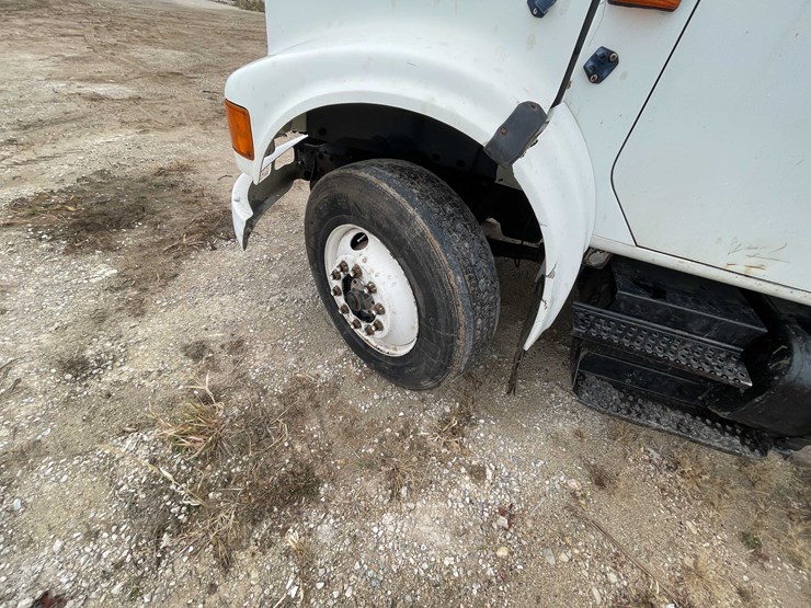 international-4900-image-59