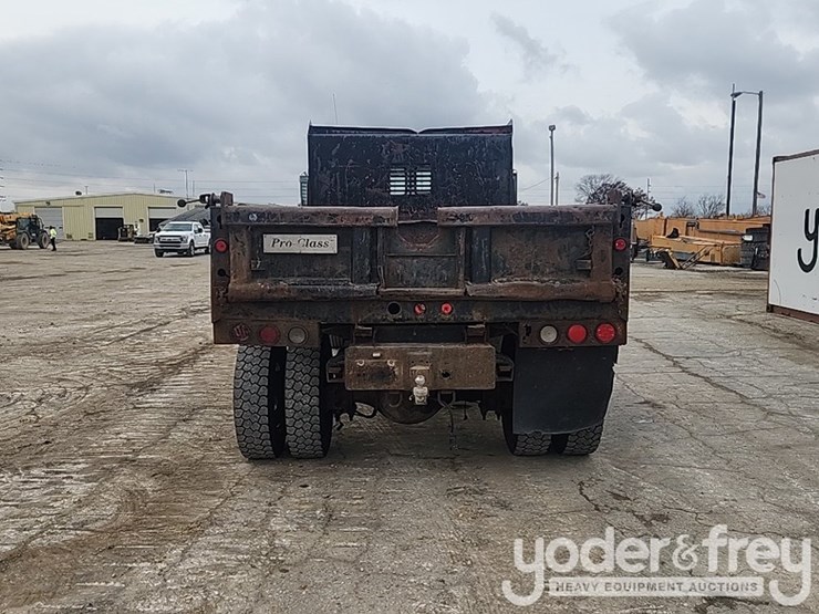 2001-freightliner-fl60-image-4