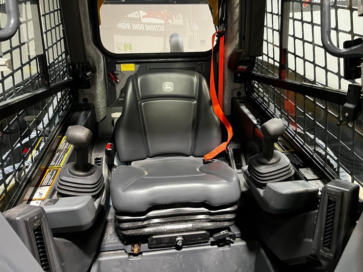 2022-deere-331g-image-22